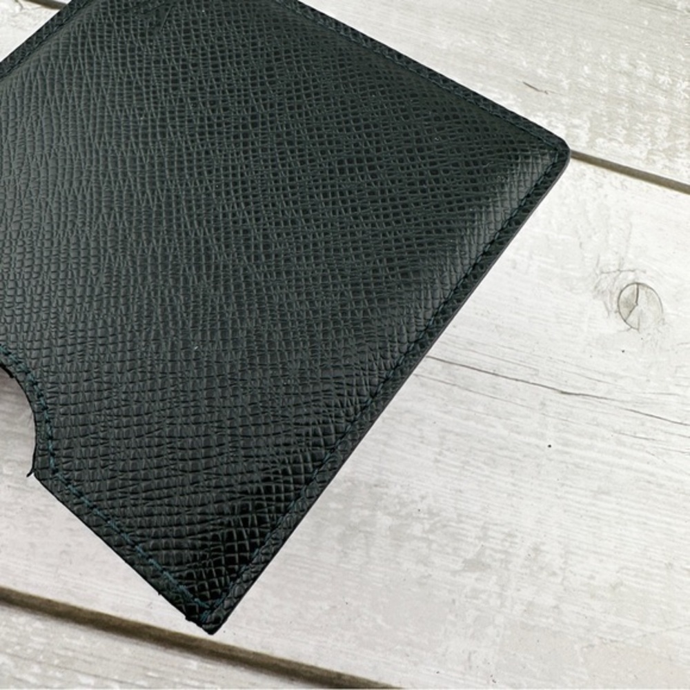 Excellent condition Authentic Louis Vuitton Taiga Leather Wallet. Green. - Picture 12 of 16